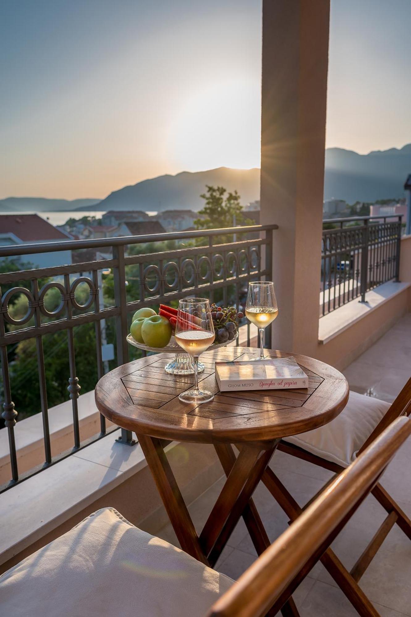Luxury Apartments Ivanovic Tivat Exteriör bild