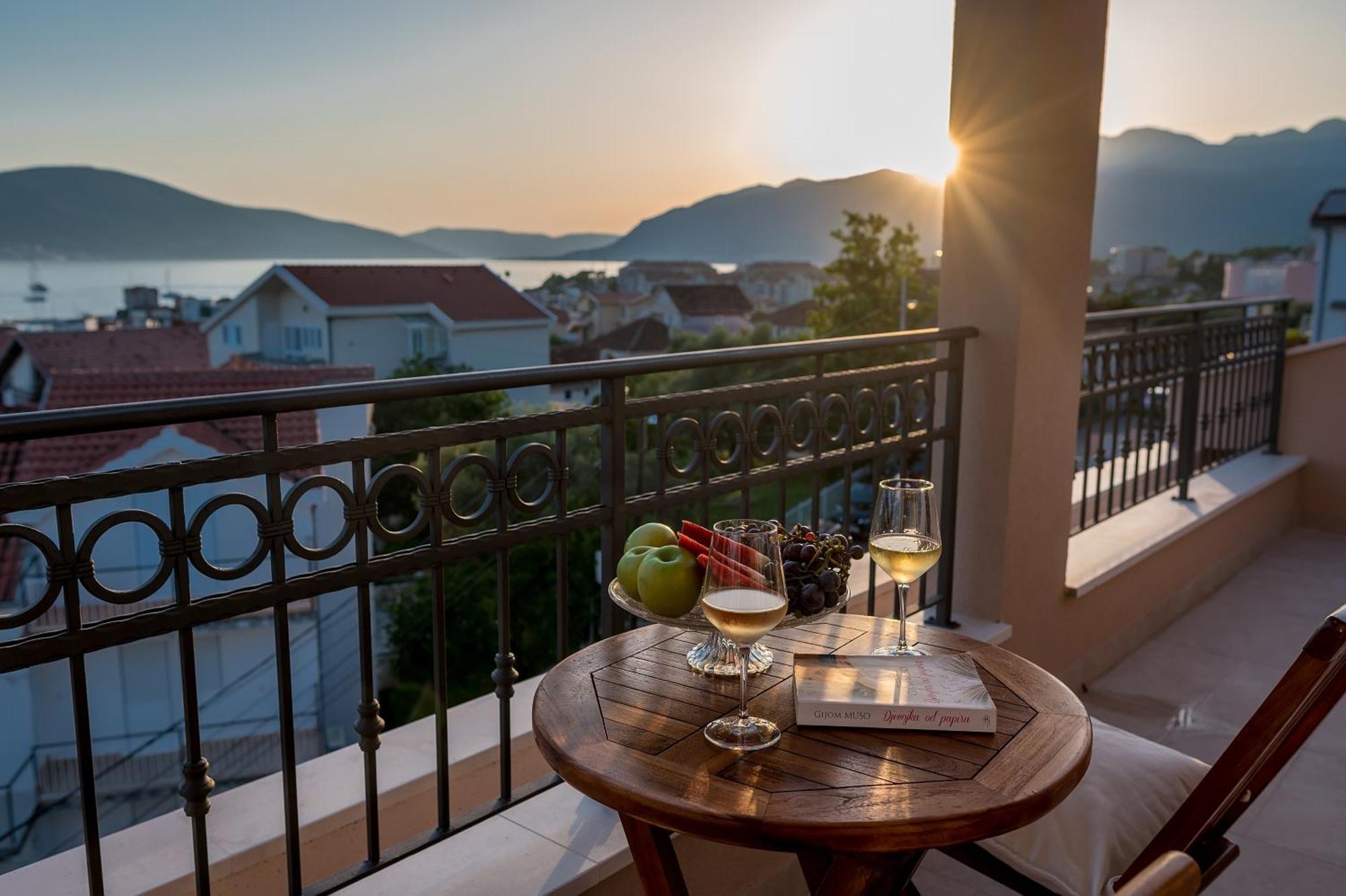 Luxury Apartments Ivanovic Tivat Exteriör bild