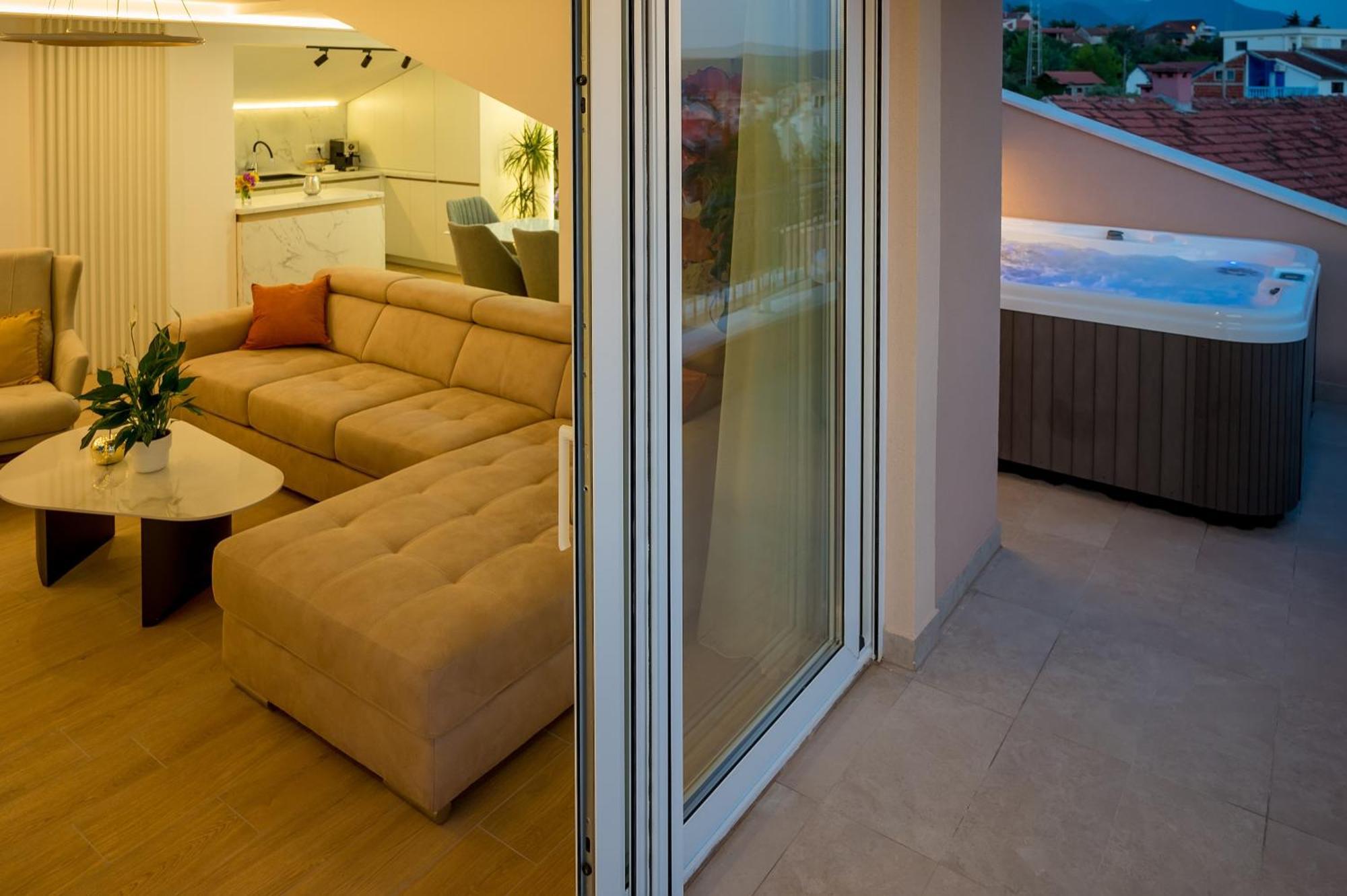 Luxury Apartments Ivanovic Tivat Exteriör bild