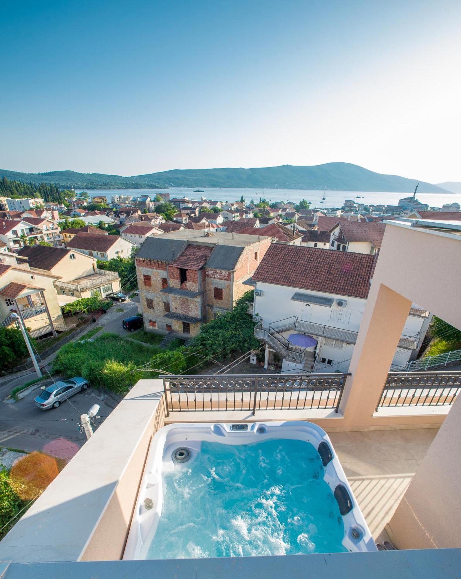 Luxury Apartments Ivanovic Tivat Exteriör bild