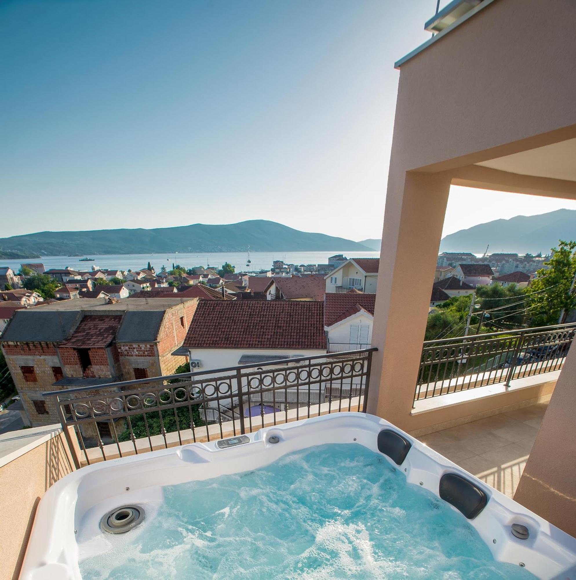 Luxury Apartments Ivanovic Tivat Exteriör bild